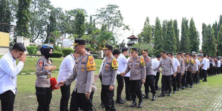 Pimpin Apel Pagi, Kapolres Lampura Gelar Halal Bihalal Bersama Personel