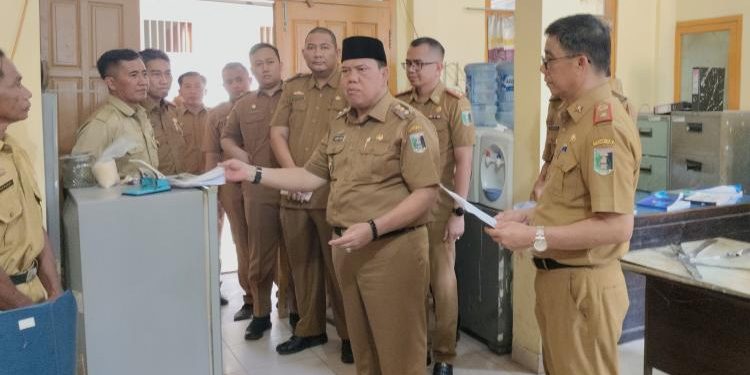 Sidak ke Dinas PUPR, Wabup Azwar Hadi Kecewa