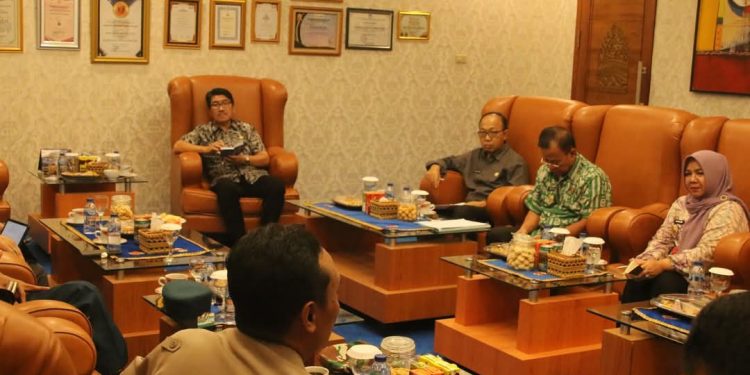 Dr. Ir. H. Hamartoni, M.Si Pimpin Rapat Koordinasi Persiapan Kunjungan Gubernur dan Penanganan Isu Strategis Daerah