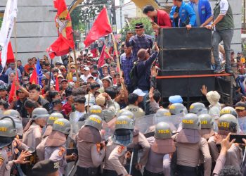 10 Polisi Terluka Saat Amankan Aksi Petani Singkong di Kantor Gubernur Lampung