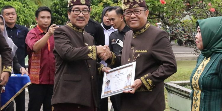 UPACARA HUT LAMPUNG UTARA BERLANGSUNG KHIDMAT, DIMERIAHKAN RANGKAIAN KEGIATAN BUDAYA DAN PENGHARGAAN UNTUK DEDIKASI