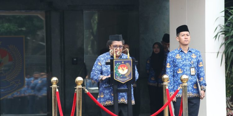 Pimpin Upacara, Wamendagri Ribka Ajak Pegawai Perkokoh Ideologi Pancasila, Demokrasi, dan HAM