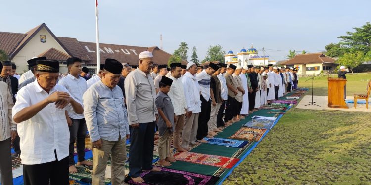 Hari Raya Idul Adha 1446 H, Polres Lampura Potong Hewan Qurban 3 Sapi dan 5 Kambing 