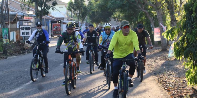 Dandim 0412/LU Letkol Inf Roni Faturohman Goes Bareng bersama Pecinta Goes Sehat Lampung Utara.