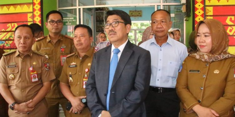 Bupati Lampung Utara Tegaskan Komitmen Pendidikan Bersih dan Transparan Saat Tinjau Langsung Pelaksanaan SPMB di Sejumlah Sekolah