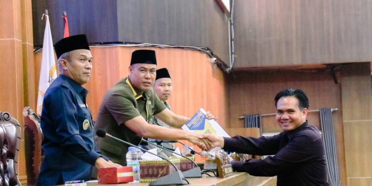 Pandangan Umum Fraksi-Fraksi DPRD Mura Atas Penyampaian Raperda Tentang Pertanggungjawaban Pelaksanaan APBD 2024