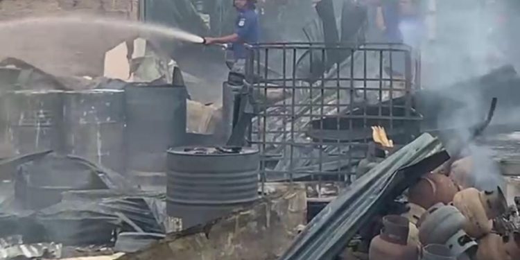 Wabup H A Khafidh Tinjau Rumah Terbakar di Belakang Lapas