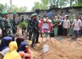Dandim 0412/LU Letkol Inf Roni Faturohman selaku Irup Pemakaman Militer Almarhum Serka Teguh Rahayu