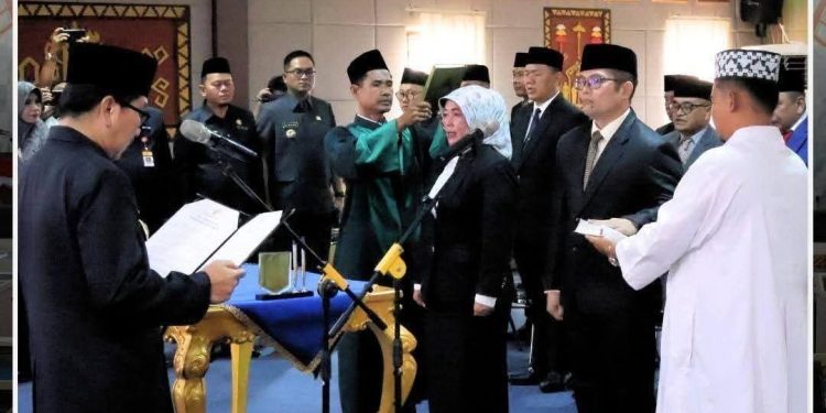 Bupati Dr. Ir. H. Hamartoni Ahadis, M.Si. Lantik 17 Pejabat Pimpinan Tinggi Pratama Pemkab Lampung Utara