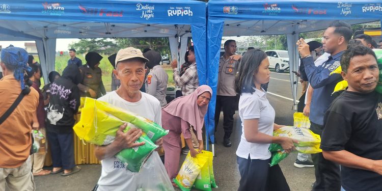 Polri Gencarkan Gerakan Pangan Murah di Lampung, Salurkan Puluhan Ton Beras untuk Masyarakat