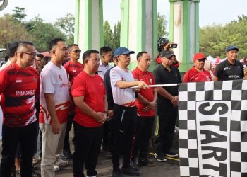 Wakil Bupati Lampung Utara Buka Lomba Gerak Jalan Tingkat SD/MI Memperingati HUT ke-80 RI