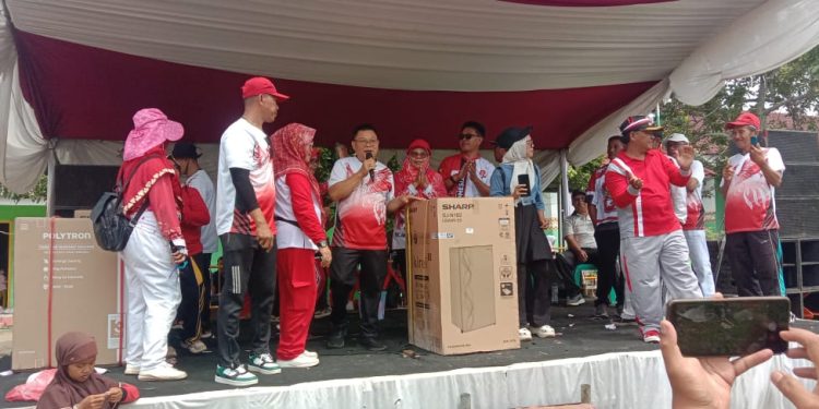 Kecamatan Abung Tinggi Gelar Jalan Sehat Dan Bagikan Hadiah,Meriahkan HUT RI Ke-80