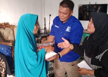 IKBOS dan CV Sehati Bagikan Sembako Kepada Warga