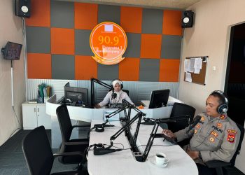 Lewat Dialog Interaktif Polisi Menyapa Pro 1 RRI, Kapolres Lampung Utara Ajak Masyarakat Berperan Aktif Bersama Menjaga Kamtibmas