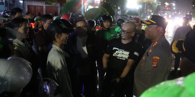 Polresta Bandar Lampung dan Ojol Gelar Doa Bersama untuk Affan Kurniawan di Tugu Adipura