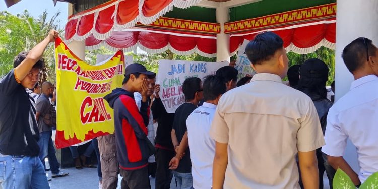 Kades Sabuk Empat Di Demo Warga, Ini Penyebabnya!