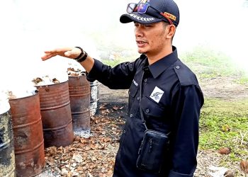 Usaha Arang Ilegal di Badegong: Alek Ngaku Pemilik, Arogan Kepada Wartawan dan Diduga Kebal Hukum