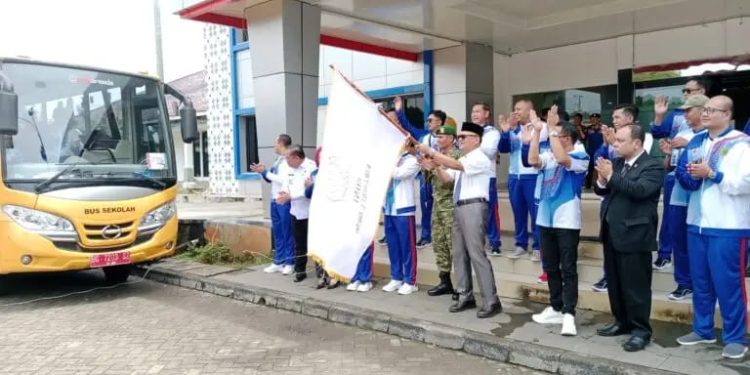Dengan Doa dan Harapan, Bupati Joncik Muhammad Lepas Ratusan Atlet Empat Lawang Menuju Porprov Sumsel 2025