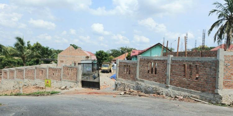 Jalan Rusak Mengelilingi Kantor Kejari Way Kanan, Tapi Pembangunan Paviliun Rp2 Miliar Jalan Terus