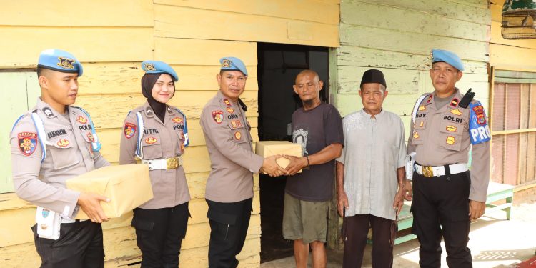 Sambut Hut Propam Polri Ke-23, Propam Polres Lampung Utara Gelar Bansos 