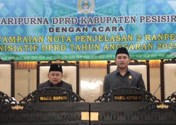 IRAWAN TOPANI HADIRI RAPAT PARIPURNA DPRD AGENDA PENYAMPAIAN NOTA PENJELASAN DUA RANPERDA INISIATIF DPRD