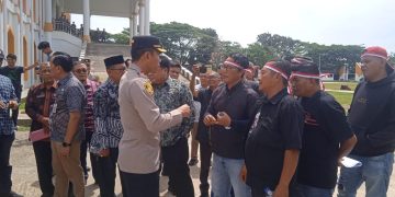 Demo Jilid 2,Massa AMBPM Geruduk Pemkab Desak Polisi Usut Bambang dan Sutarno