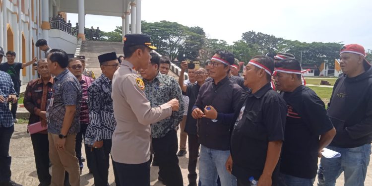 Demo Jilid 2,Massa AMBPM Geruduk Pemkab Desak Polisi Usut Bambang dan Sutarno