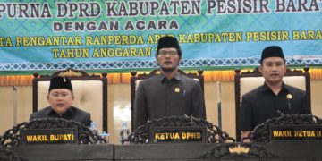 IRAWAN TOPANI HADIRI RAPAT PARIPURNA DENGAN AGENDA PENYAMPAIAN NOTA PENGANTAR RANPERDA APBD PESIBAR TAHUN ANGGARAN 2026