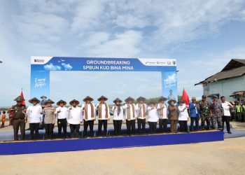 Peletakan Batu Pertama SPBUN Kuala Penet, Nelayan Lampung Timur Sambut Antusias Kunjungan Menteri Koperasi dan UKM