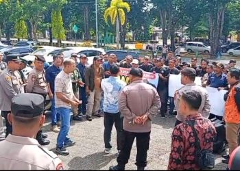 Jurnalis Diintimidasi Saat Liputan, Puluhan Wartawan Yang Tergabung Dalam Solidaritas Wartawan Merangin Turun ke Jalan