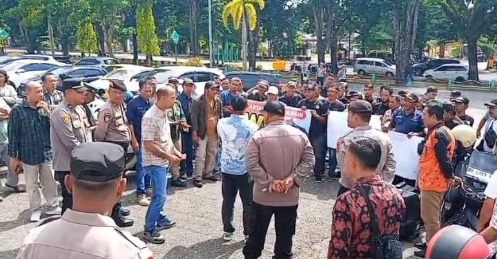 Jurnalis Diintimidasi Saat Liputan, Puluhan Wartawan Yang Tergabung Dalam Solidaritas Wartawan Merangin Turun ke Jalan