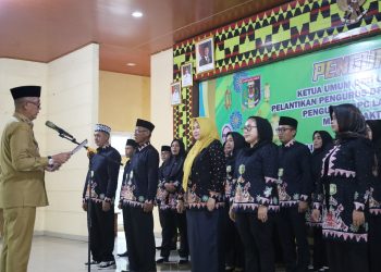 Sekda Lamtim Kukuhkan Huzaimah Azwar Hadi Jadi Ketua LASQI