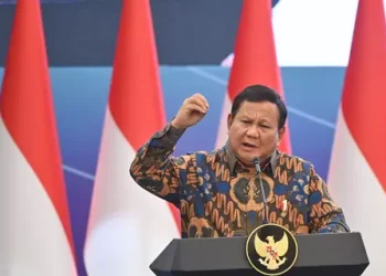 Presiden Prabowo Subianto yang mengancam akan mencopot pejabat yang tak becus bekerja dan Melakukan Korupsi