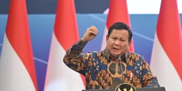 Presiden Prabowo Subianto yang mengancam akan mencopot pejabat yang tak becus bekerja dan Melakukan Korupsi