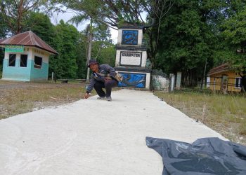 Diduga Asal Jadi, Proyek Trotoar Rio Alif Sudah Banyak Yang Retak, Warga Soroti Kualitas Pengerjaan