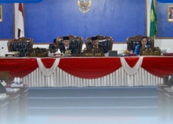 Ketua DPRD Darli Pimpin Rapat Paripurna Bahas Laporan Banggar dan Pansus