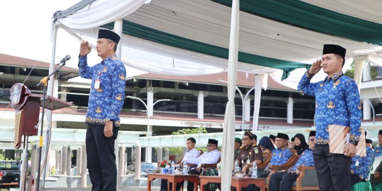 PEMKAB PESIBAR GELAR UPACARA PERINGATAN HUT KORPRI KE-54