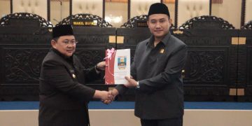 WAKIL BUPATI IRAWAN TOPANI HADIRI RAPAT PARIPURNA DPRD AGENDA PENYAMPAIAN NOTA PENJELASAN DUA RANPERDA INISIATIF DPRD
