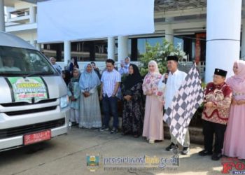 Bupati Pesisir Barat Dedi Irawan Lepas 10 Jamaah Umroh Asal Pesibar