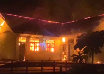 Menjelang Pelantikan Aparat Desa, Kantor Desa Ana Ao Dilalap Si jago Merah