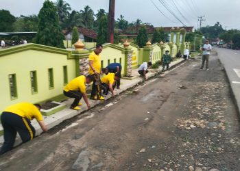 Polsek Sungkai Utara Gelar Jum’at Bersih Bersama Forkopincam