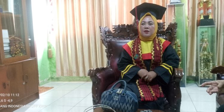 Kepsek SMUN 3,Seragam Sekolah Sudah di Bagikan 80%