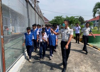 Kalapas Kelas II Kotabumi Bersama Jajaran Struktural Menyambut Kunjungan Edukatif Dari SMP Ibnu Rusyd