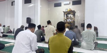 Ratusan Jamaah Laksanakan Sholat Tarawih di Masjid Sadhan Attaqwa Umko