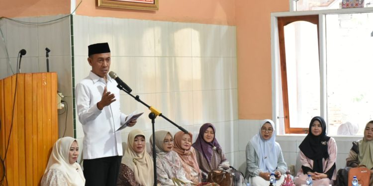 Romli Melaksanakan Kunjungan Safari Ramadhan di Masjid Al-Hidayah Desa Sukadana Udik