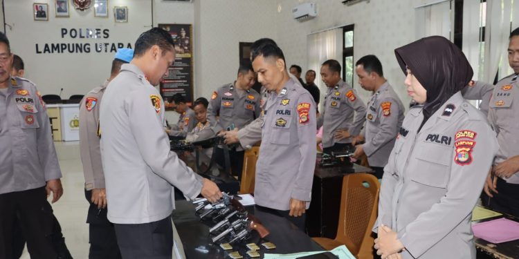 Kapolres Lampung Utara Cek Senpi Dinas, Pastikan Penggunaan Sesuai Prosedur