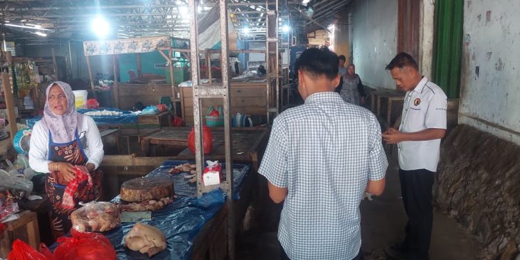 Cek Perkembangan Harga Sejumlah Bahan Pokok Jelang Idul Fitri, Polres Lampung Utara Lakukan Pemantauan Pasar