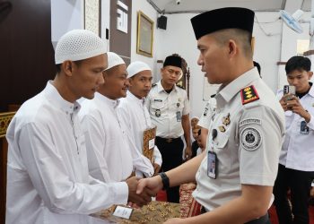Sujud Bersama di Hari Kemenangan: Harmoni Petugas dan Warga Binaan Lapas Kotabumi, 579 Warga Binaan Terima Kado Istimewa Idul Fitri 1447 H
