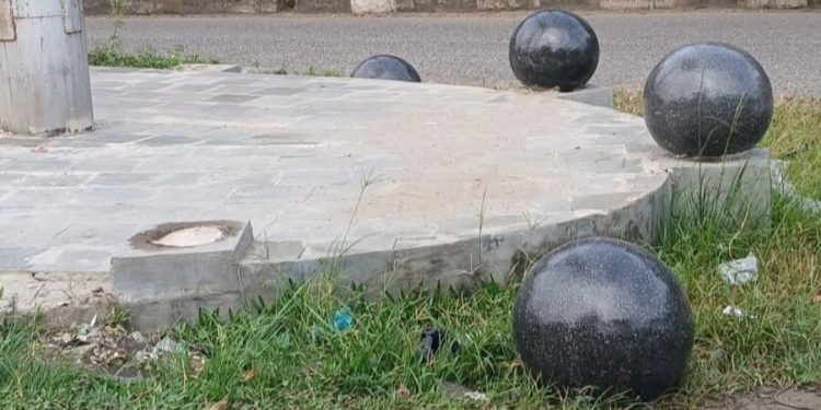 Bola Beton Berguguran di Taman Kota Bangko, Proyek Rp3 Miliar Jadi Sorotan Warga