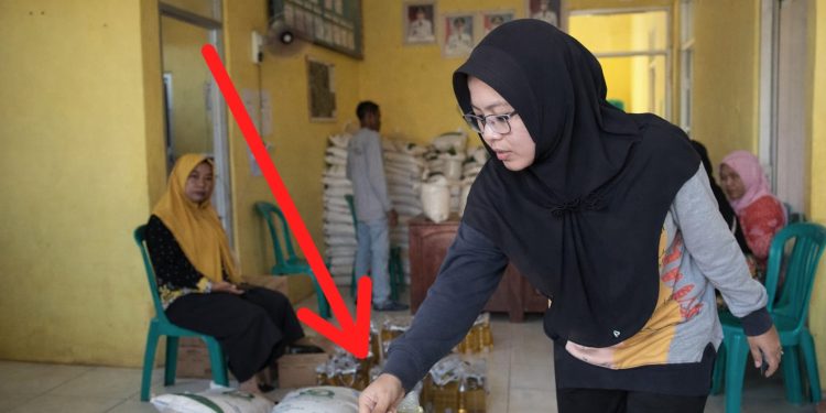 Diduga ASN Inspektorat Lampung Utara Kedapatan Mengambil Bantuan Sembako di Kelurahan, Insiden Pencekalan Wartawan Langgar UU Pers
